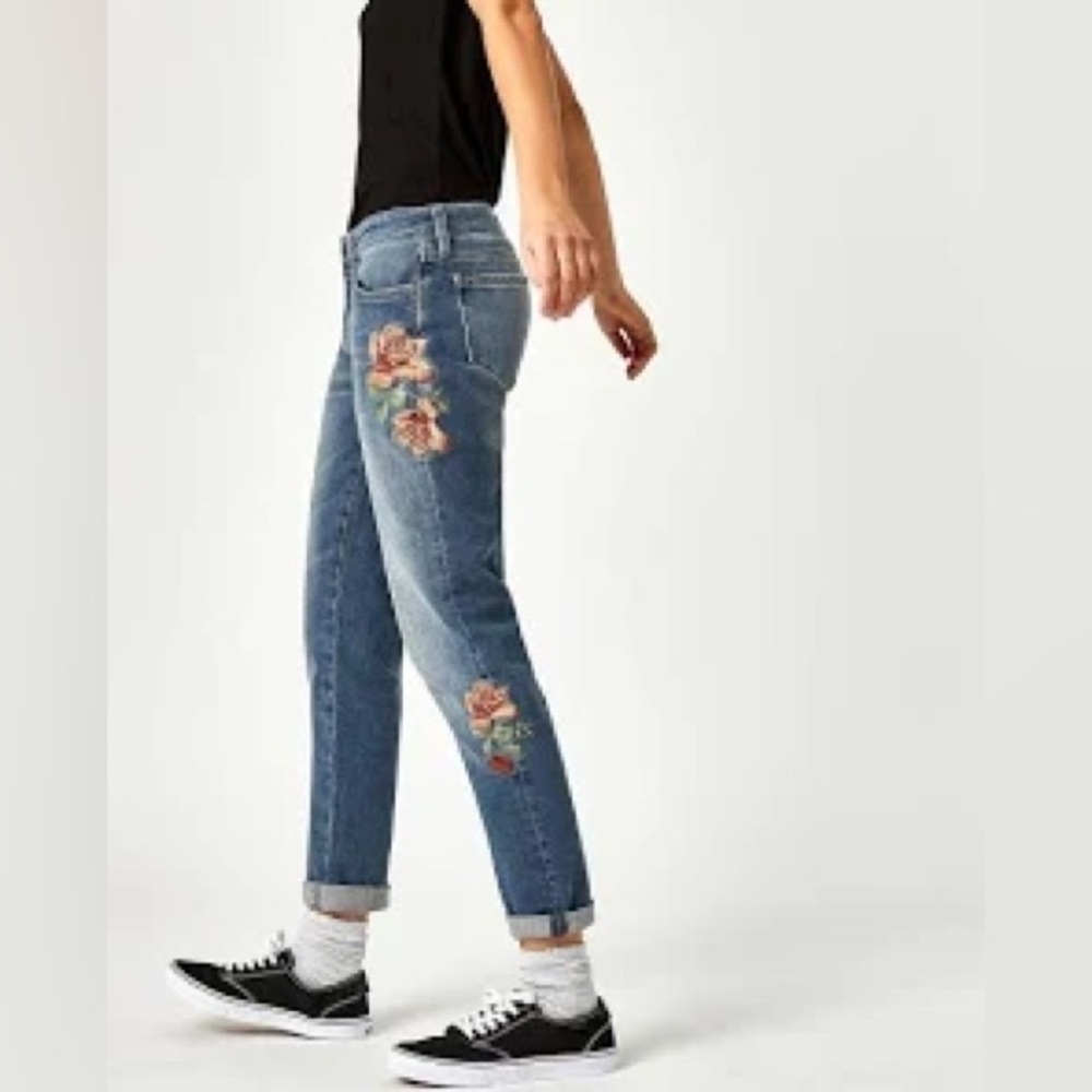 Mavi Women’s Contemporary Ada Mid Rise Embroidered Rose Boyfriend Jean, Size 27